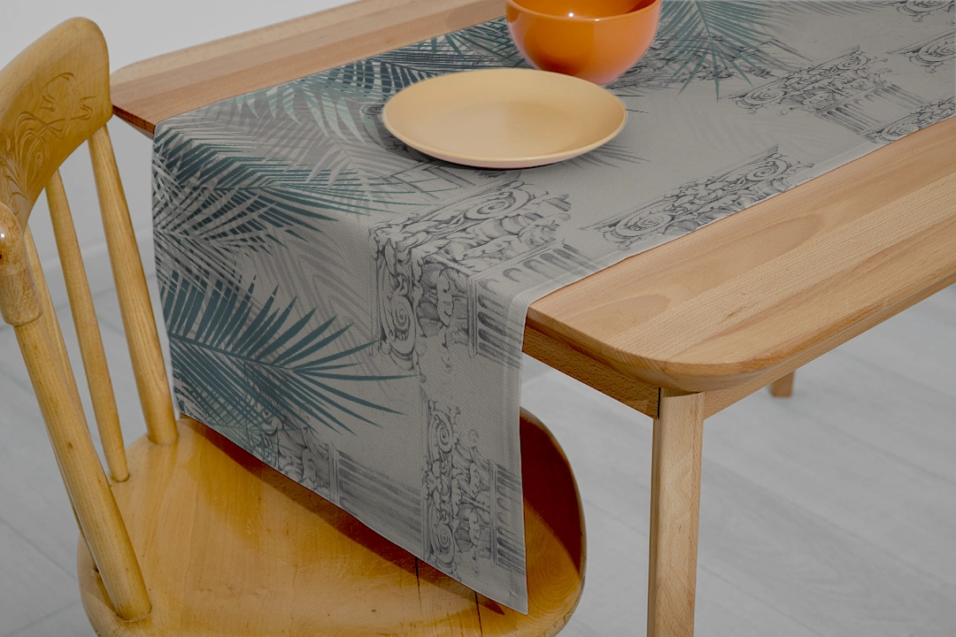 Antik Sütunların Gölgesinde Yükselen Tropik Bahçe Runner