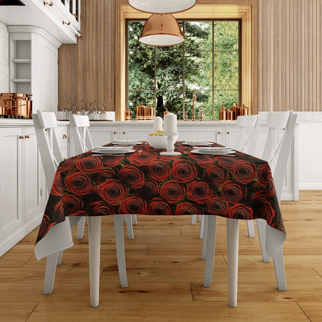 Binlerce Kırmızı Gülden Oluşan Tutkunun ve Romantizmin Büyülü Yansıması Masa Örtüsü