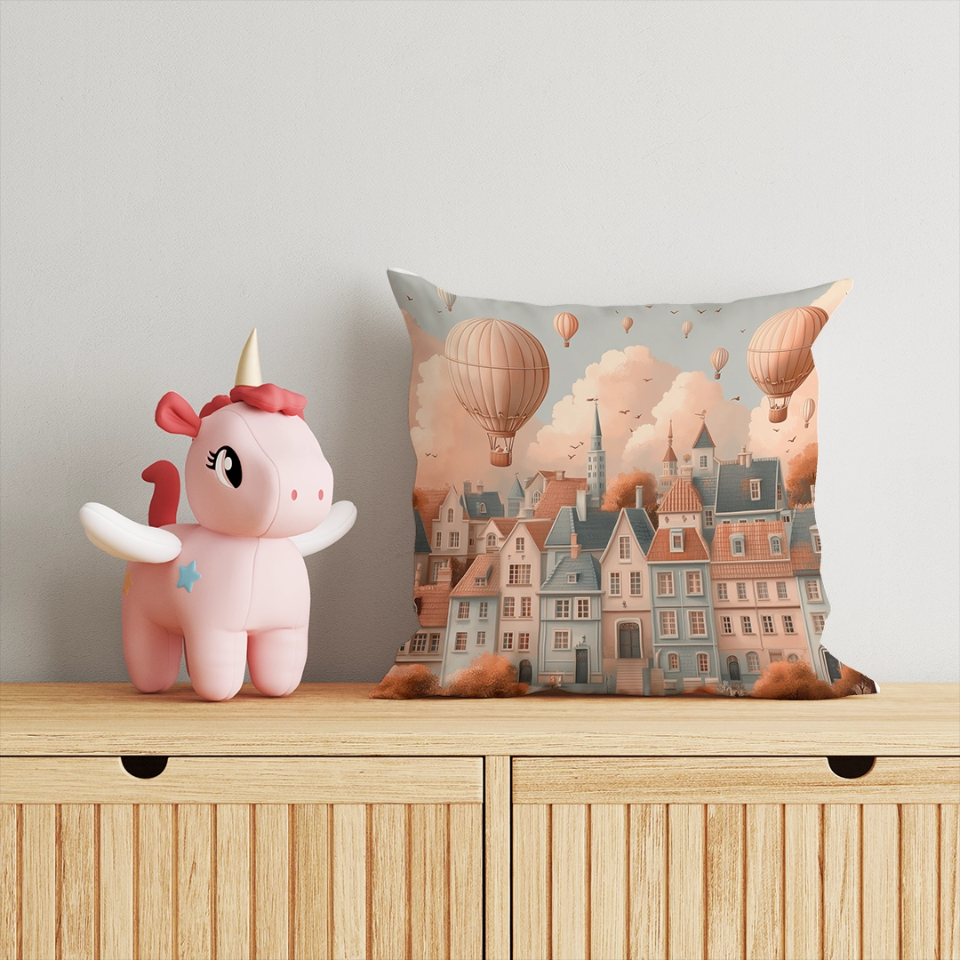 Bulutların Arasında Süzülen Sıcak Hava Balonlarıyla Hayaller Kırlent