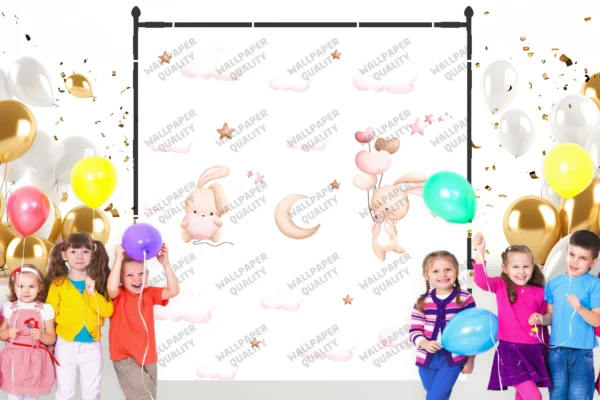 Bulutların Üzerinde Balonlarla Dans Eden Sevimli Tavşan Fon Kumaş
