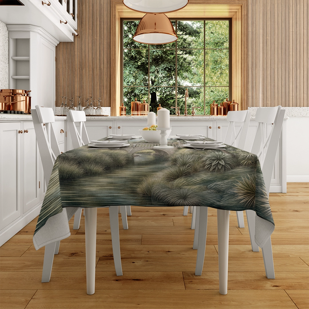 Çam ve Selvi Ağaçlarının Gölgesinde Yükselen Antik Köprü Masa Örtüsü