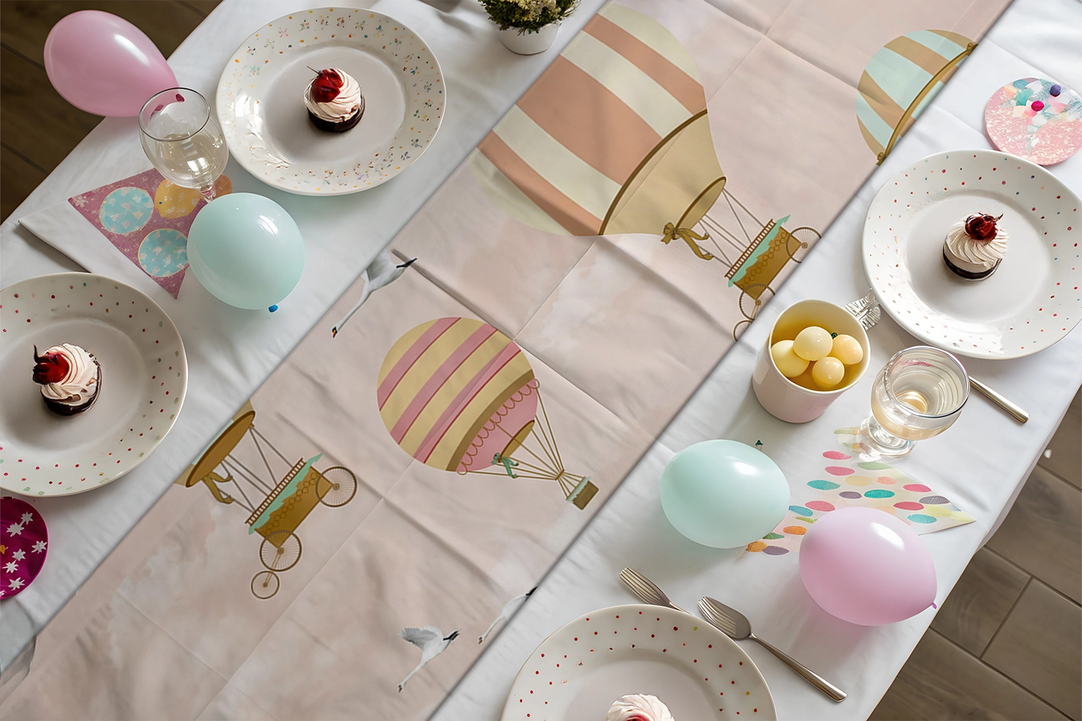 Çiçek Bahçesinde Renkli Balonlarla Uçuşan Hayaller Runner