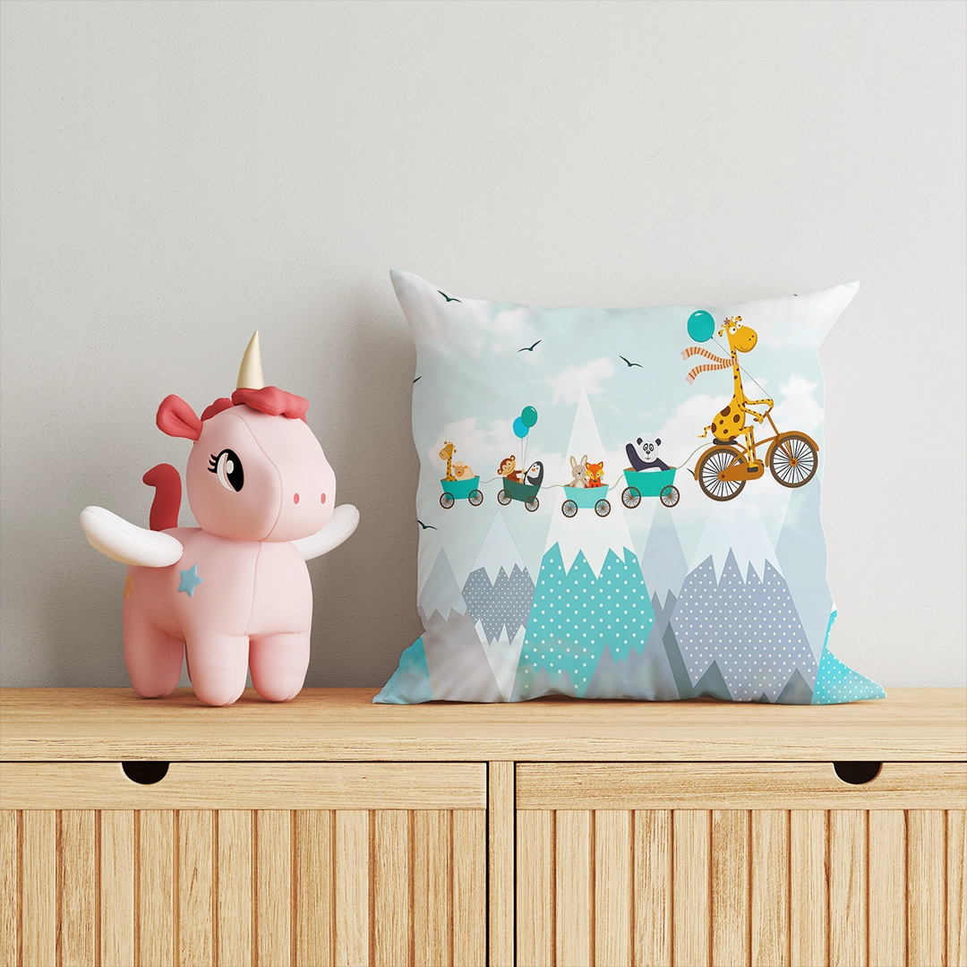 Dağların Üzerinden Geçen Neşe Treni Kırlent