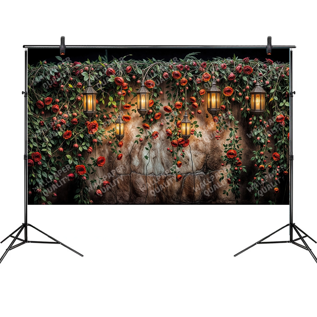 Kırmızı Güller Kuşburnu Detayları ve Antik Fenerlerin Büyülü Işıltısı Fon Kumaş