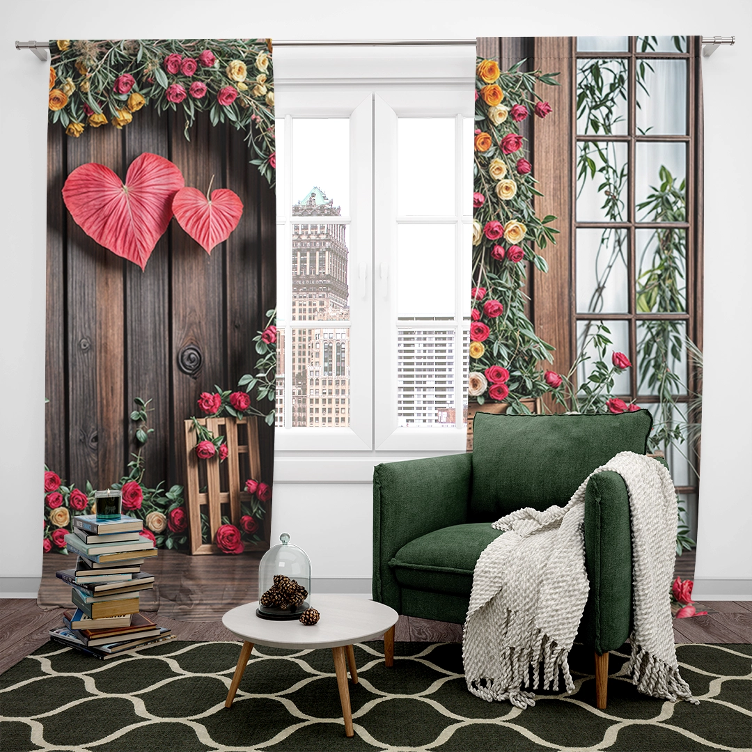 Kırmızı ve Turuncu Güllerle Bezeli Kalp Fonu Fon Perde