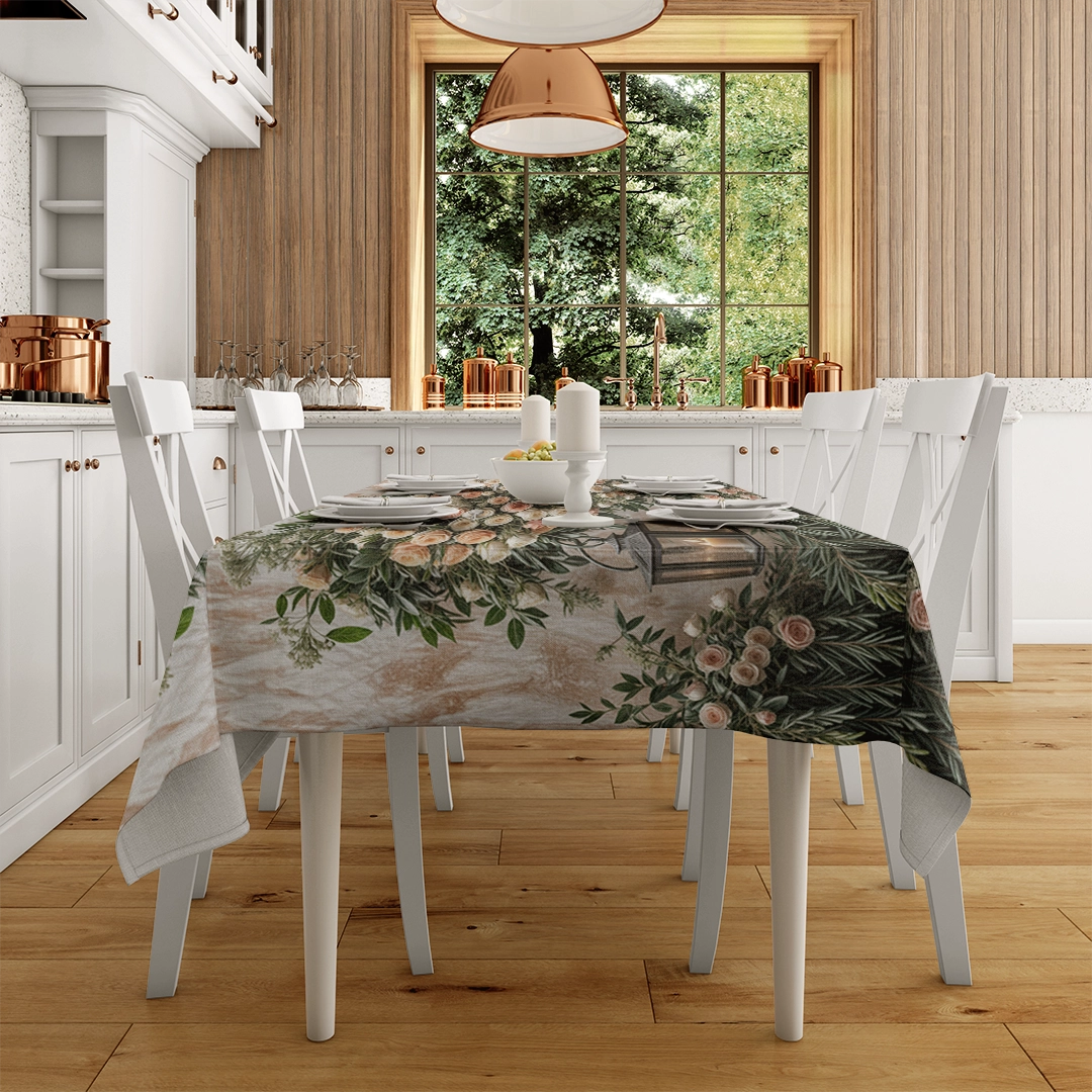 Krem Güllerle Bezeli Kalp Şeklinde Çelenk Masa Örtüsü