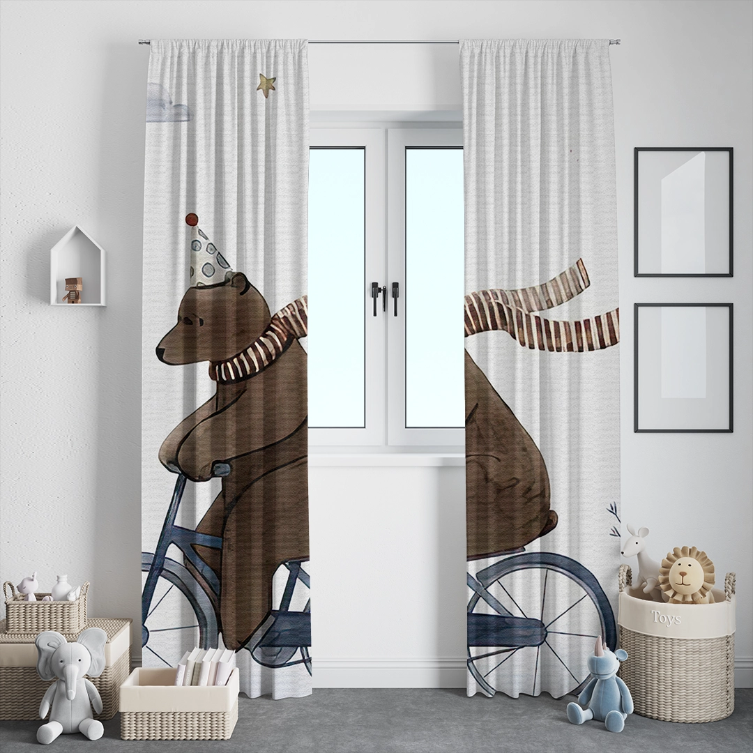 Parti Şapkalı Bisikletli Ayı ve Neşeli Dostlarının Balonlu Yolculuğu Fon Perde