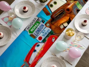 Şimşek McQueen ve Mater Yarış Pistinden Şehir Manzarasına runner