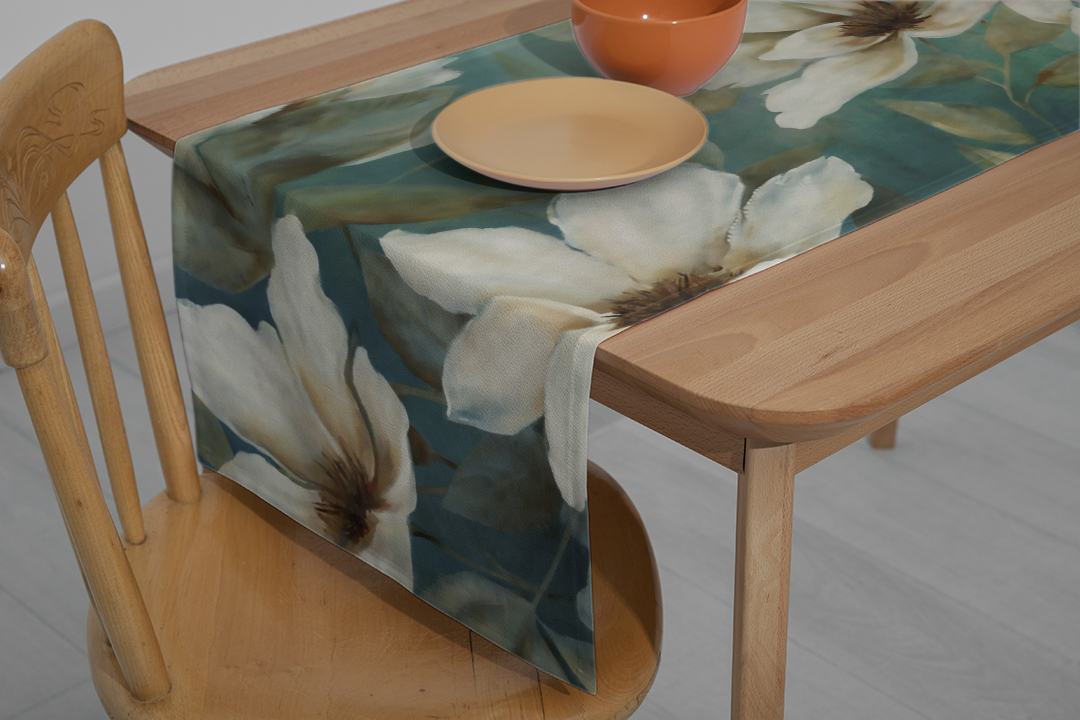 Beyaz Çiçeklerin Görkemli ve Gizemli Bahçesi Runner