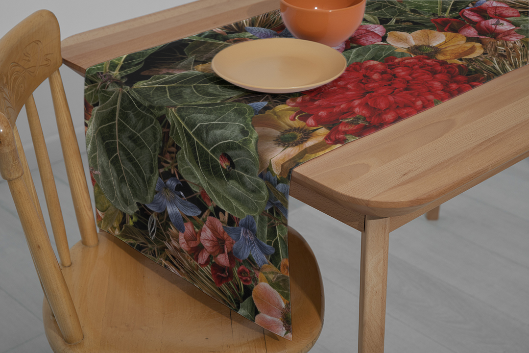 Gizemli Bahçenin Derinliklerindeki Çiçekler Runner