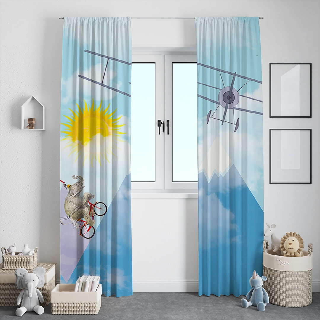 Gökyüzünde Uçan Balonlar ve Uçaklarla Neşeli Ayılar Diyarı Fon Perde