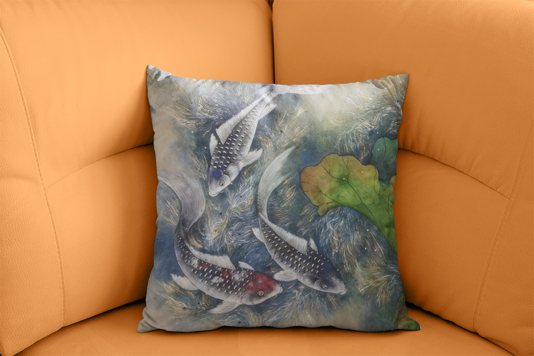 Koi Balıklarının Zarafeti ve Lotus Çiçeğinin Büyüsü Kırlent