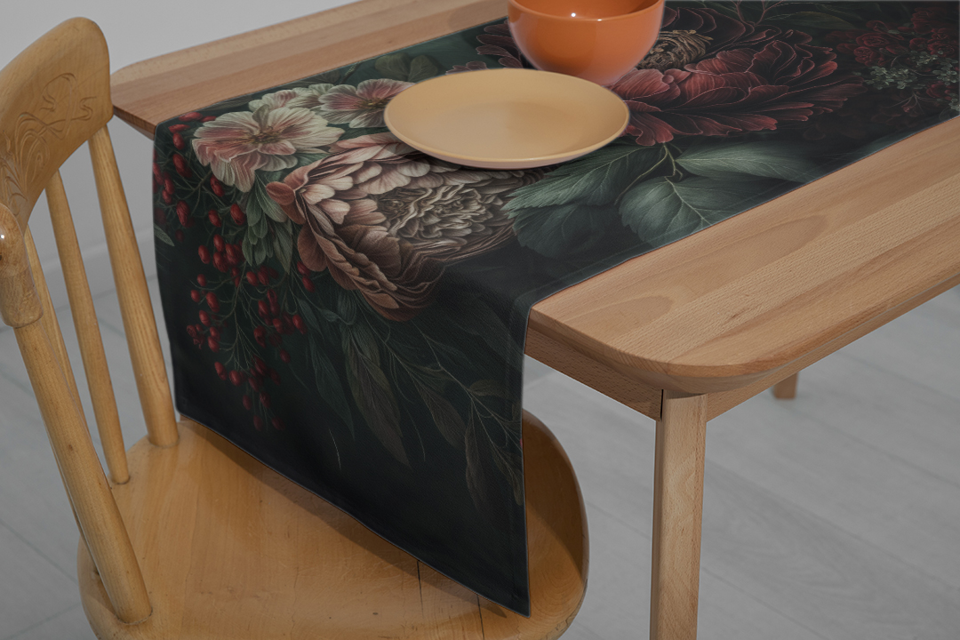 Koyu Tuval Üzerinde Açan Çiçeklerin Dramatik Güzelliği Runner