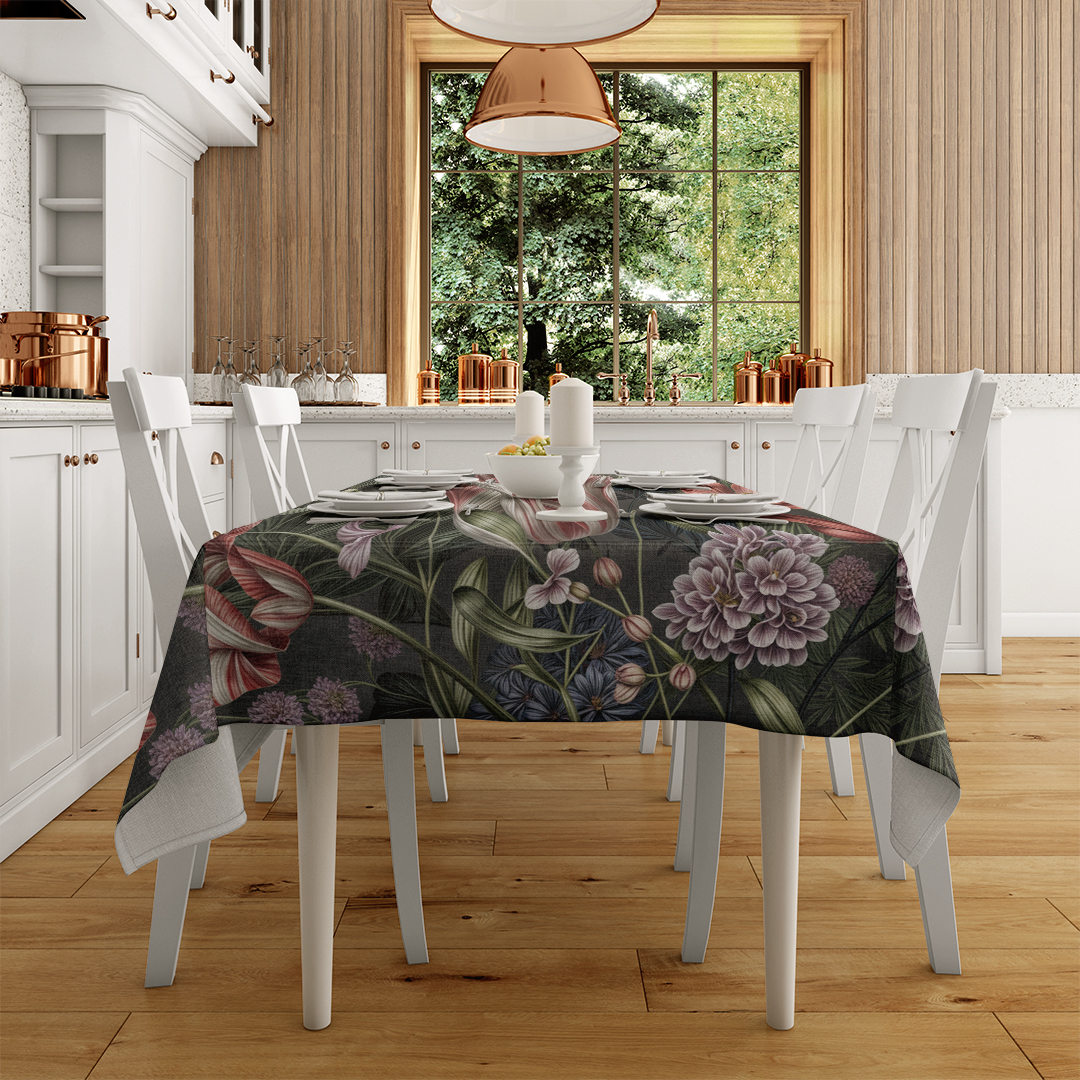 Koyu Tuvalde Açan Çiçeklerin Büyülü Dansı Masa Örtüsü