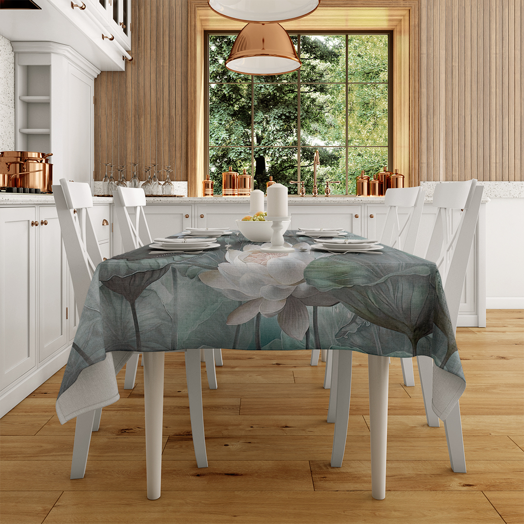 Kuşların Şarkısıyla Dans Eden Lotus Çiçekleri Masa Örtüsü