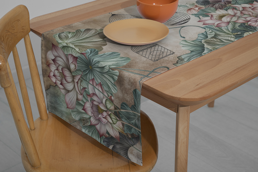 Lotus Çiçeklerinin Zarafeti ve Doğu Mistisizmi Runner