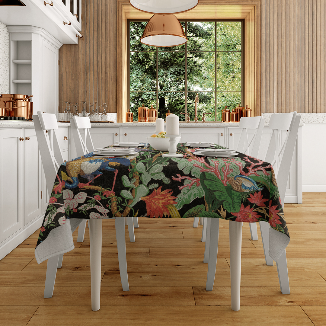 Tropikal Çiçekler ve Egzotik Zarif Kuşlar Masa Örtüsü