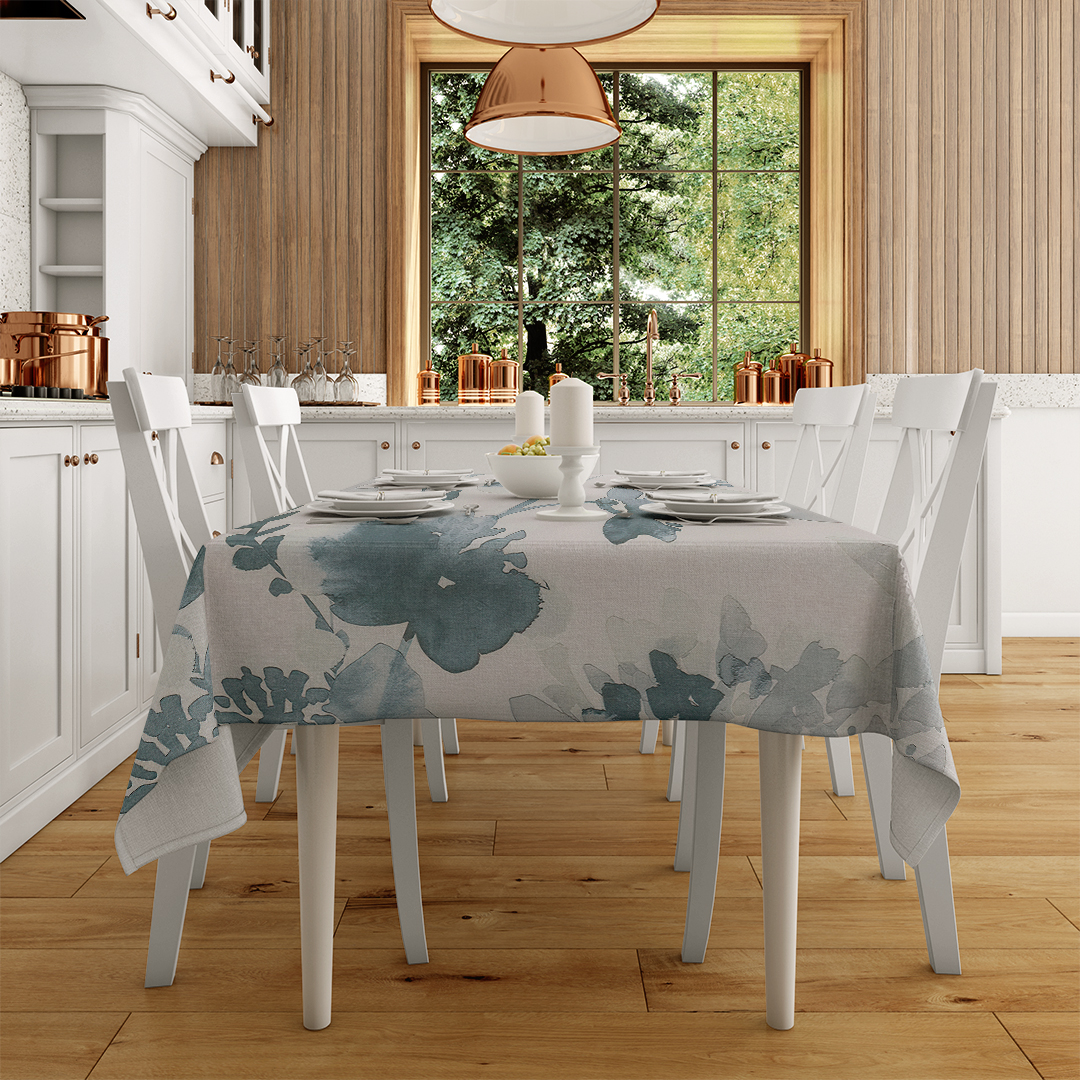 Yumuşak Çiçeklerin Huzur Veren Narin Dansı Masa Örtüsü