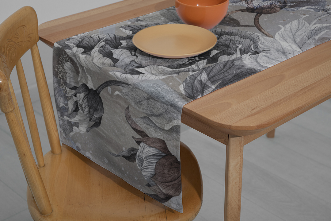 Zamansız Elegansın ve Modern Cazibenin Çiçekle Buluşması Runner