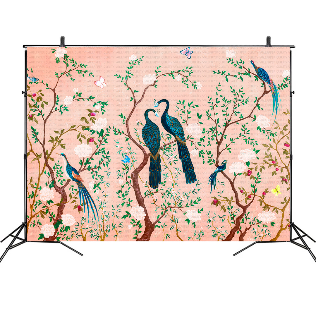 Zarif Kuşlar, Renkli Çiçekler ve Yemyeşil Yapraklarla Dolu Büyülü Bir Bahçe Fon Kumaş