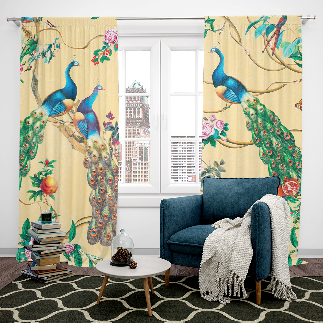 Zarif Tavus Kuşlarının Büyülü Dansı Fon Perde