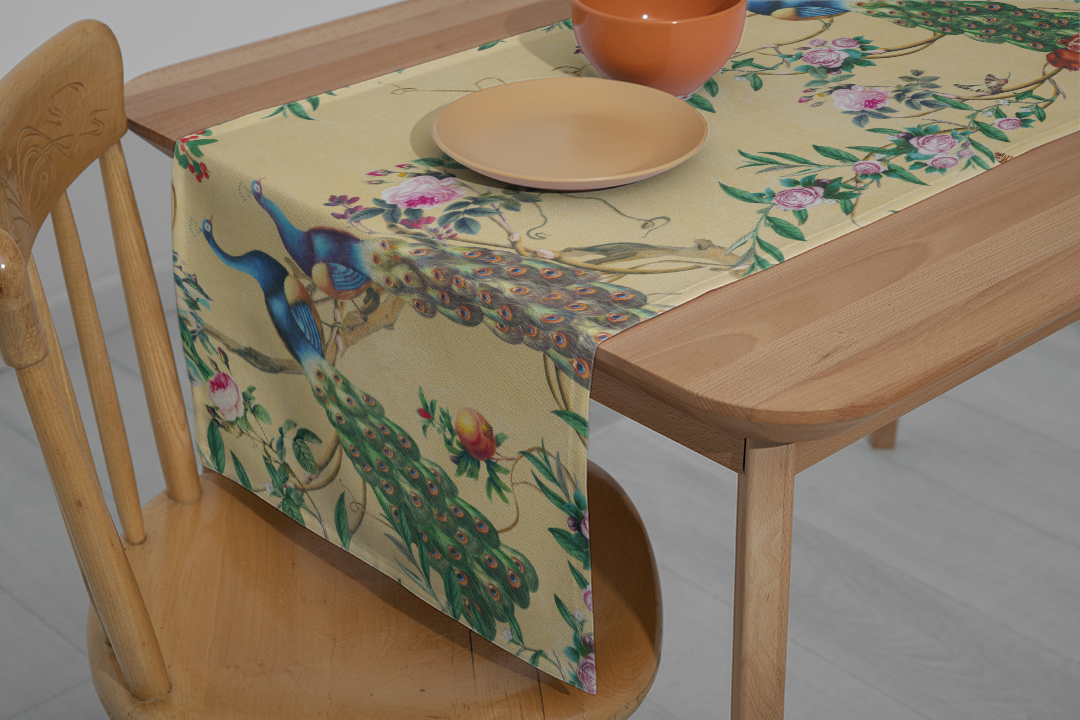 Zarif Tavus Kuşlarının Büyülü Dansı Runner